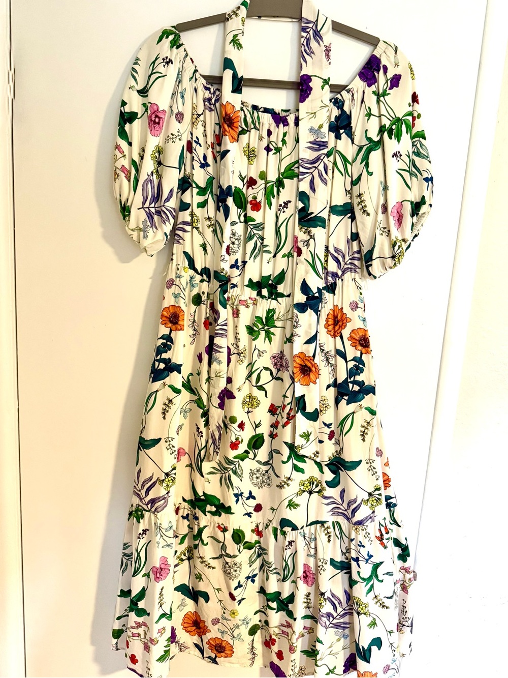 Amour Vert Cream Floral Puff-Sleeve Dress